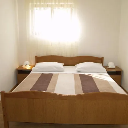 With Parking Space Preko, Ugljan - 20853 بريكو