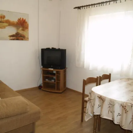 With Parking Space Preko, Ugljan - 20853 شقة