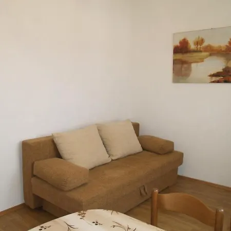 With Parking Space Preko, Ugljan - 20853 アパート プレコ