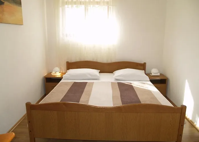 With Parking Space Preko, Ugljan - 20853 بريكو